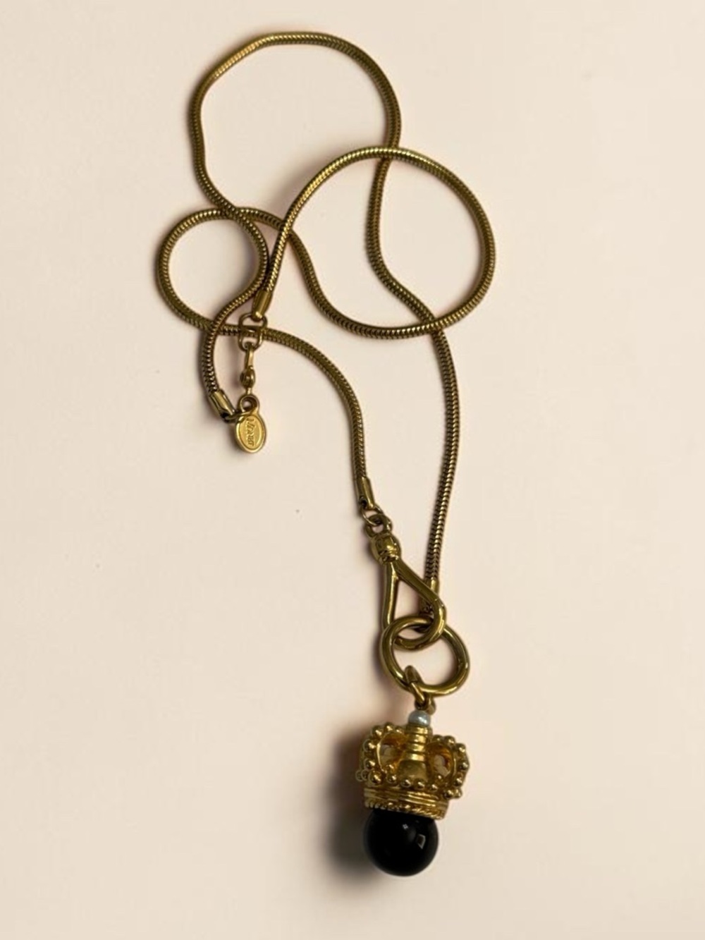 🫶🏻 Vintage Monet Gold Crown Pendant Necklace with Black Bead